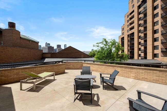 Building Photo - 20 NE 2nd St