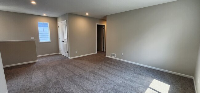 Building Photo - 1515 100th Ave NW