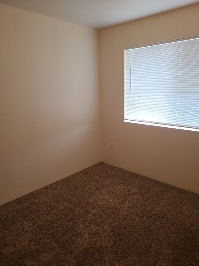 Building Photo - WC7673-7677