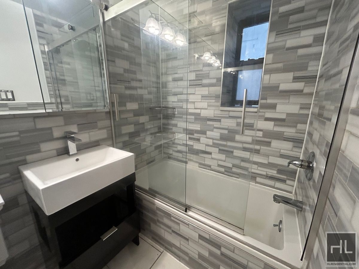 Building Photo - East 25th Street