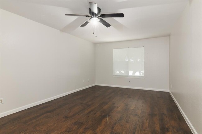 Building Photo - 10555 Turtlewood Ct