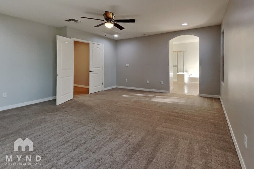 Building Photo - 421 N 119th Dr