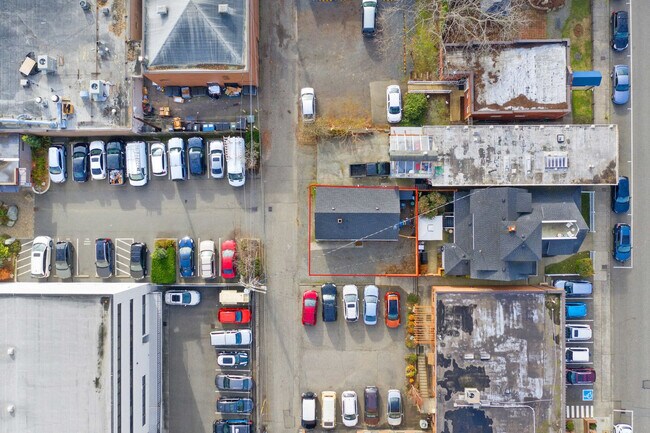 Building Photo - 120 4th Ave N