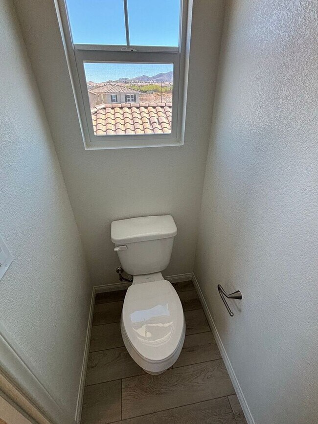 Building Photo - Modern Inspirada Living – 4 Bed Home with Loft & Downstairs Suite