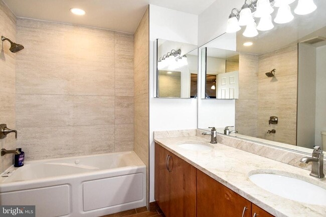 Building Photo - 4846 Cloister Dr