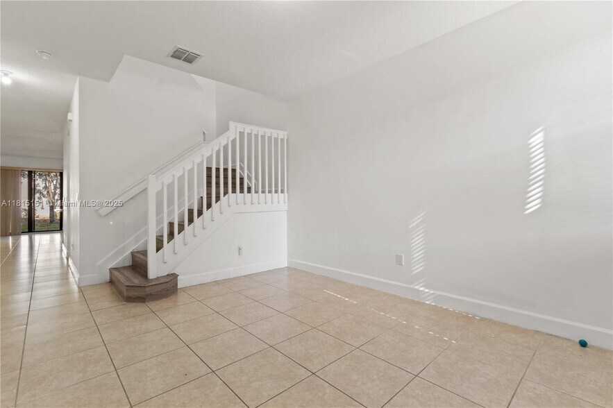 Building Photo - 5808 NW 46th Ln