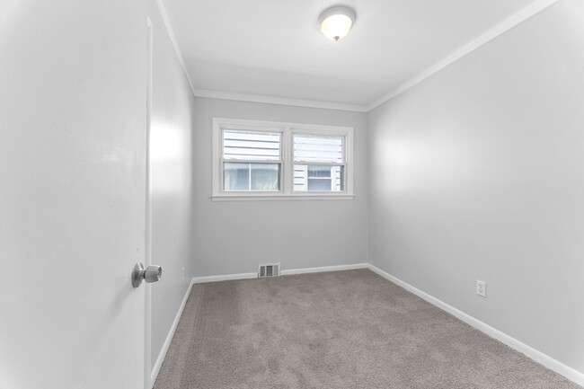 Building Photo - 22611 Hillock Ave