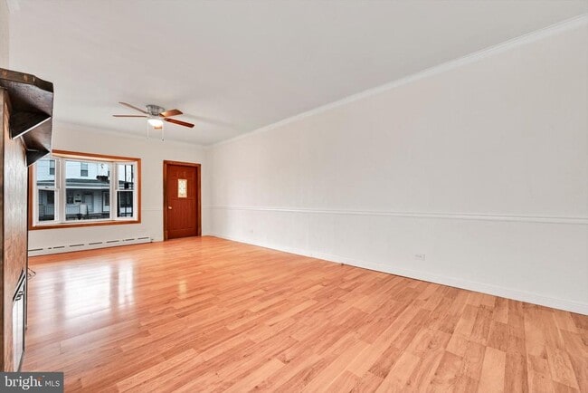 Building Photo - 523 W Oak St