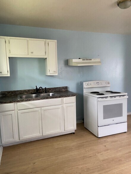 Building Photo - 220 15th Ave SW