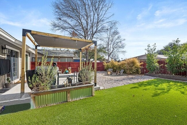 Building Photo - 6803 Castlekeep Way