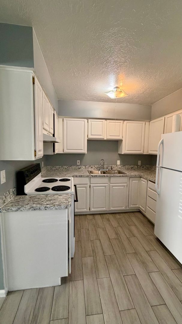 Building Photo - Updated 2 Bed / 1 Bath Home Near Ogden Canyon + $600 Move-In Credit