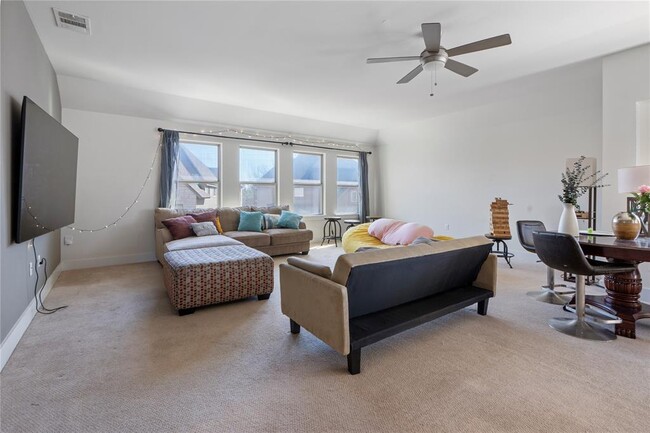 Building Photo - 13001 Hymeadow Dr