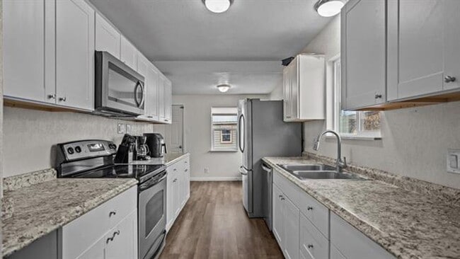 Building Photo - 334 Belford Ave