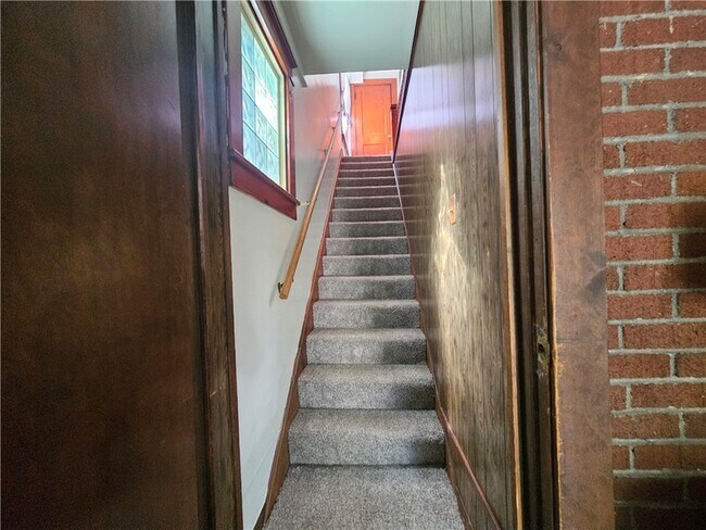 Building Photo - 1127 Highland St