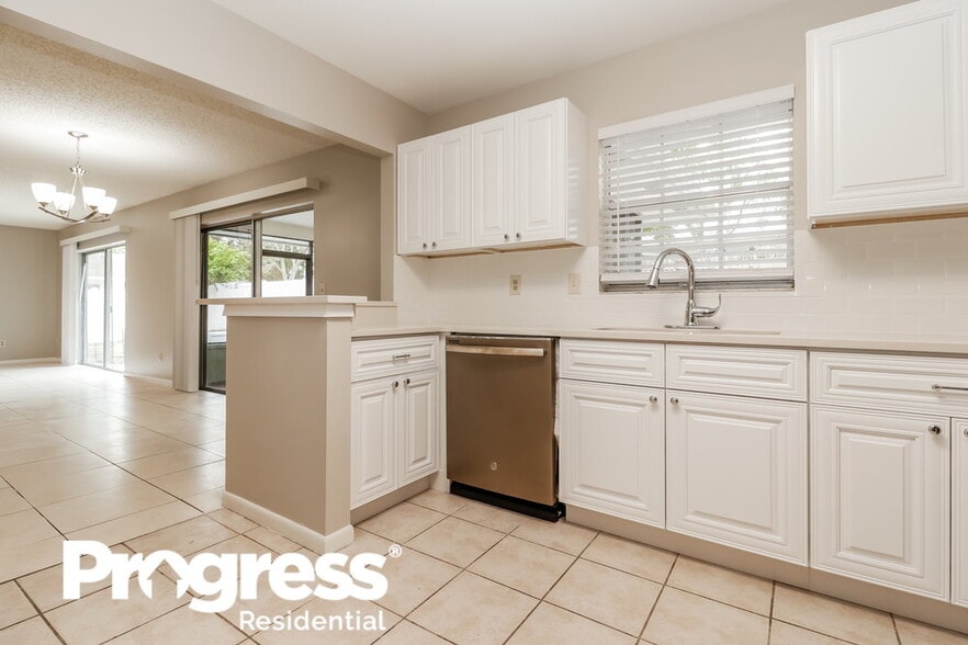 Building Photo - 12439 Brookside St