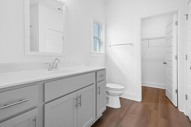 Building Photo - Spacious Home with Fenced Backyard!