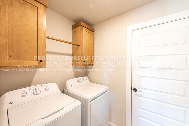 Building Photo - 4491 W Newton Ave