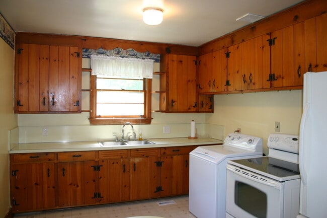 Building Photo - 1116 Deerwood St