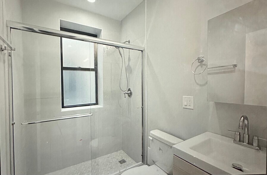 Building Photo - 1551 W Juneway Ter