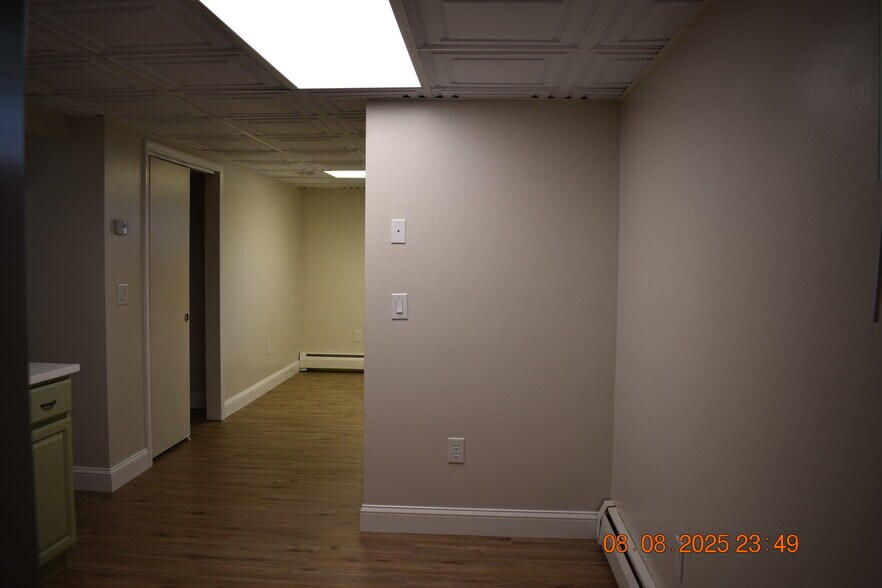 Building Photo - 13 Carman St