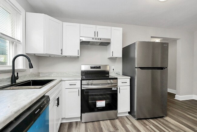 Building Photo - Beautifully Updated Duplex Near NoDa!!