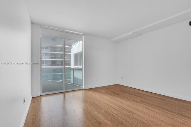 Building Photo - 1800 N Bayshore Dr