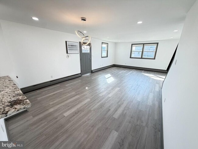 Building Photo - 1612 Tremont Ave