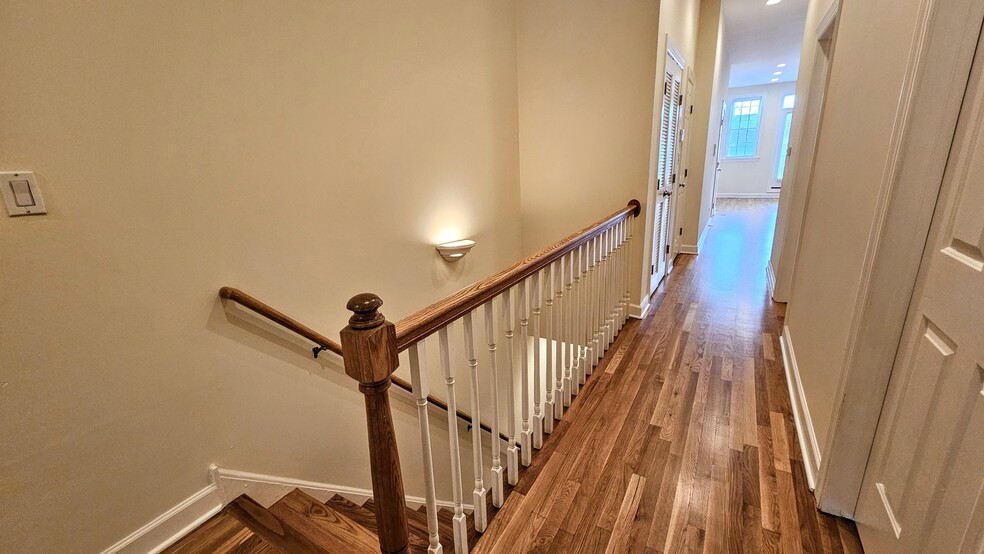 Building Photo - 509 N Hartland Ct