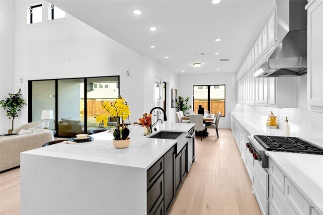 Building Photo - 10437 Milkweed Ct