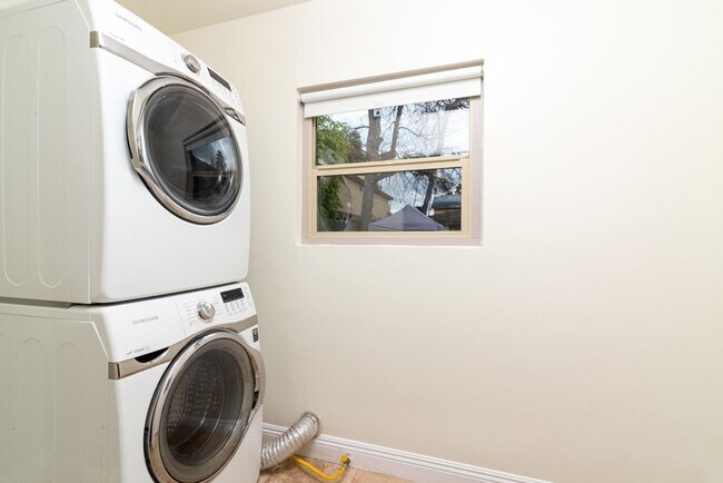 Building Photo - Chester Duplex
