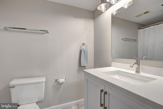 Building Photo - 5906 Cove Landing Road Unit 102