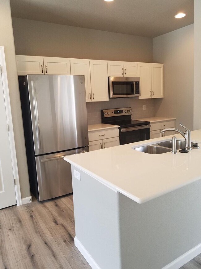 Building Photo - Newer 2 bedroom, 1 bath, 1 car garage home!