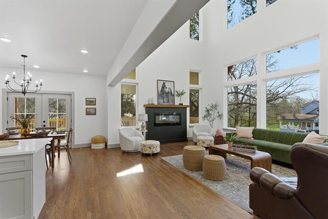 Building Photo - 819 Dubois St