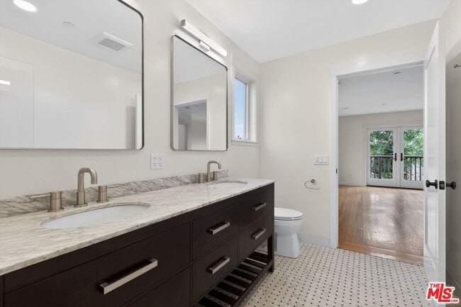 Building Photo - 502 Chapman Dr