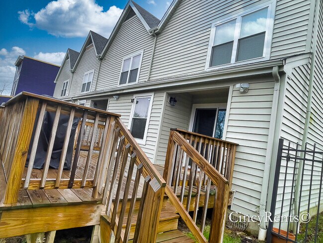 Building Photo - 2346 Kenton St