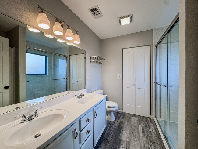 Building Photo - 36 Talladega Loop