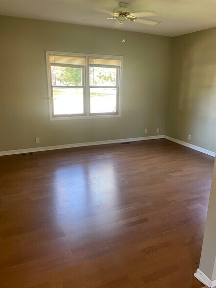 Living room - 16988 N 7th St