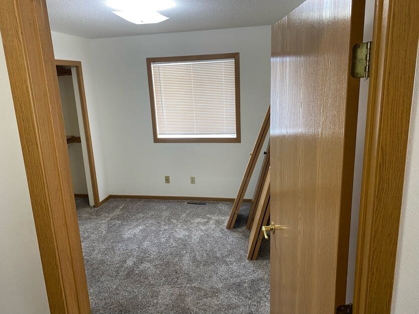 Building Photo - 106 5th Ave S