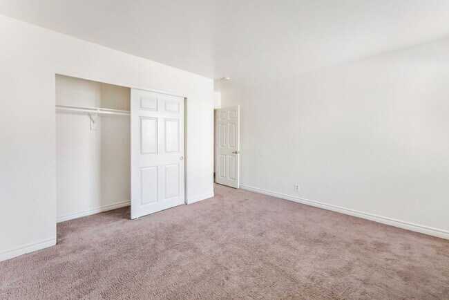 Building Photo - 4360 Sandy River Dr