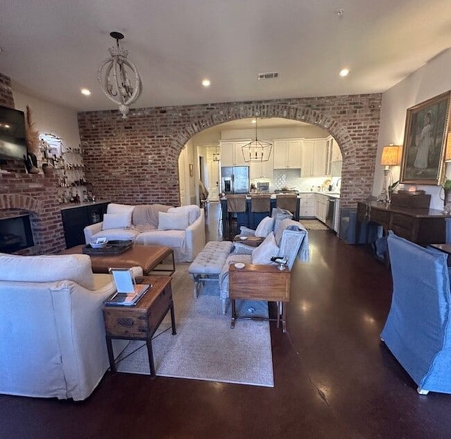 Building Photo - 3BR/3BA For Rent