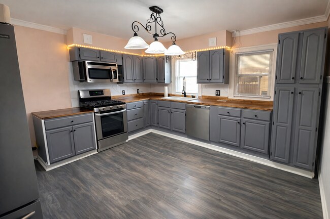 Building Photo - 1711 Kurz Way