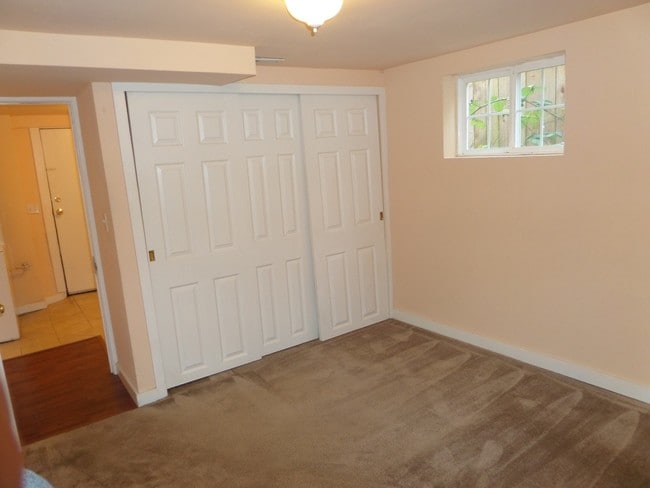Building Photo - Super Cute & Renovated 3-Bedroom Cottage i...