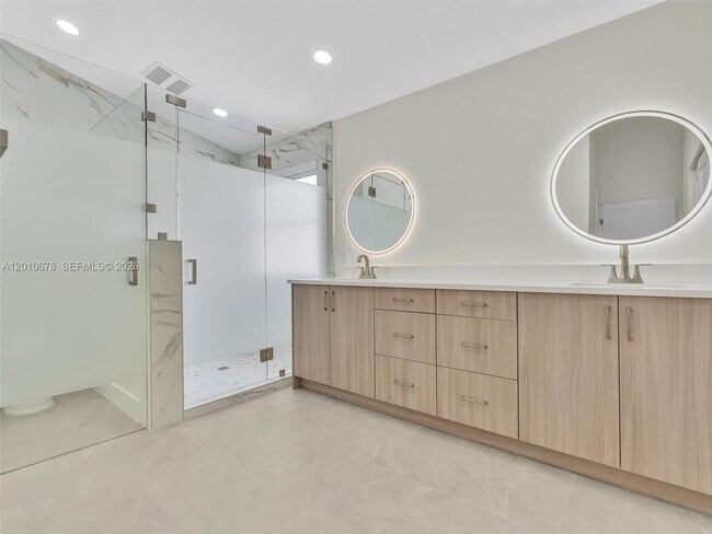 Building Photo - 3863 SW 53rd Pl