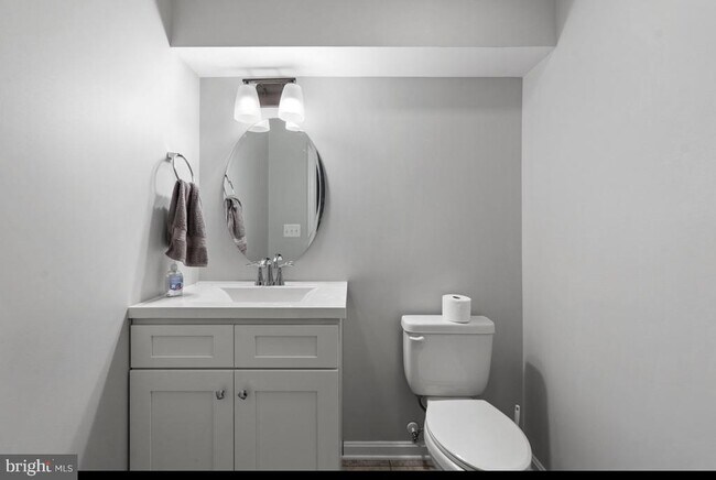 Building Photo - 144 Rollason Dr