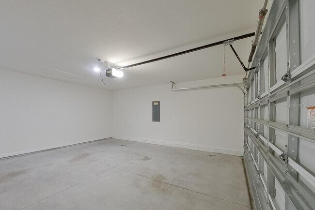 Building Photo - 8620 SW 43rd Ter