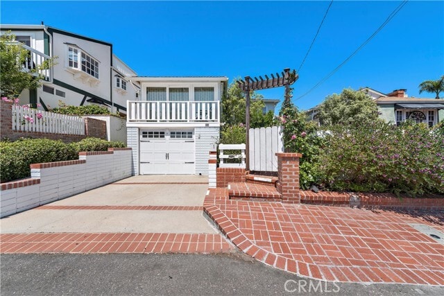 Building Photo - 1016 Catalina St