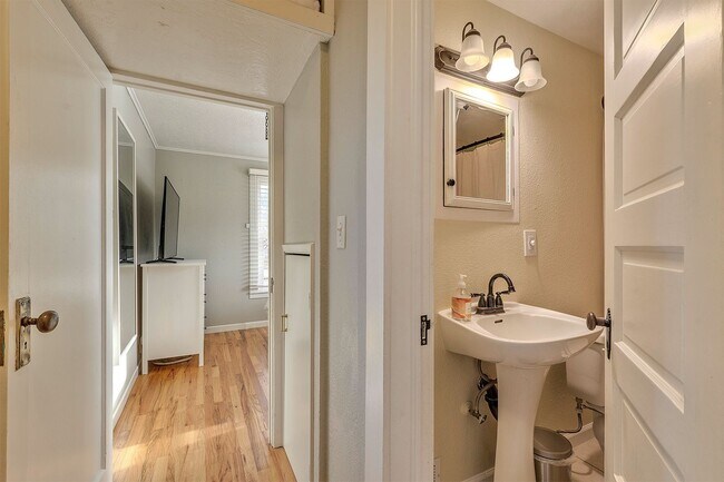 Building Photo - Charming Hillsboro Bungalow with RV Parking & Modern Upgrades!