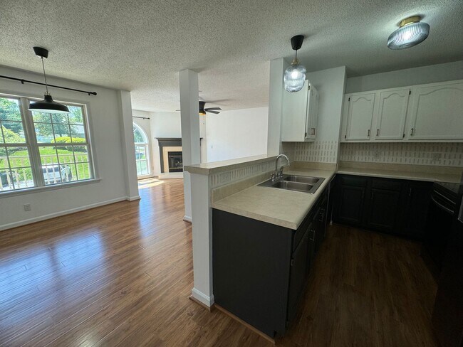 Building Photo - 2BR 2BA Condo beside Greenway