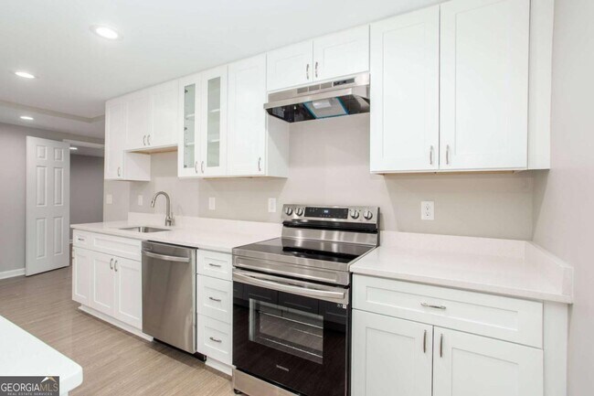 Building Photo - 5647 Queensborough Dr