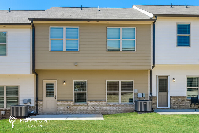 Building Photo - Stylish 3-Bedroom Townhome